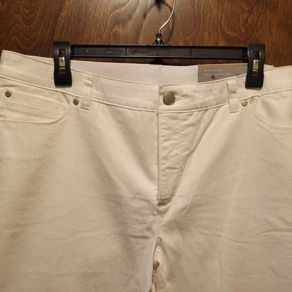 CJ Banks Signature Slimming White Ankle Jeans NWT - Picture 2 of 16